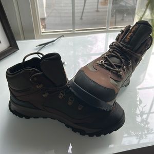 Brand new never used, got last Christmas and realized it’s the wrong size